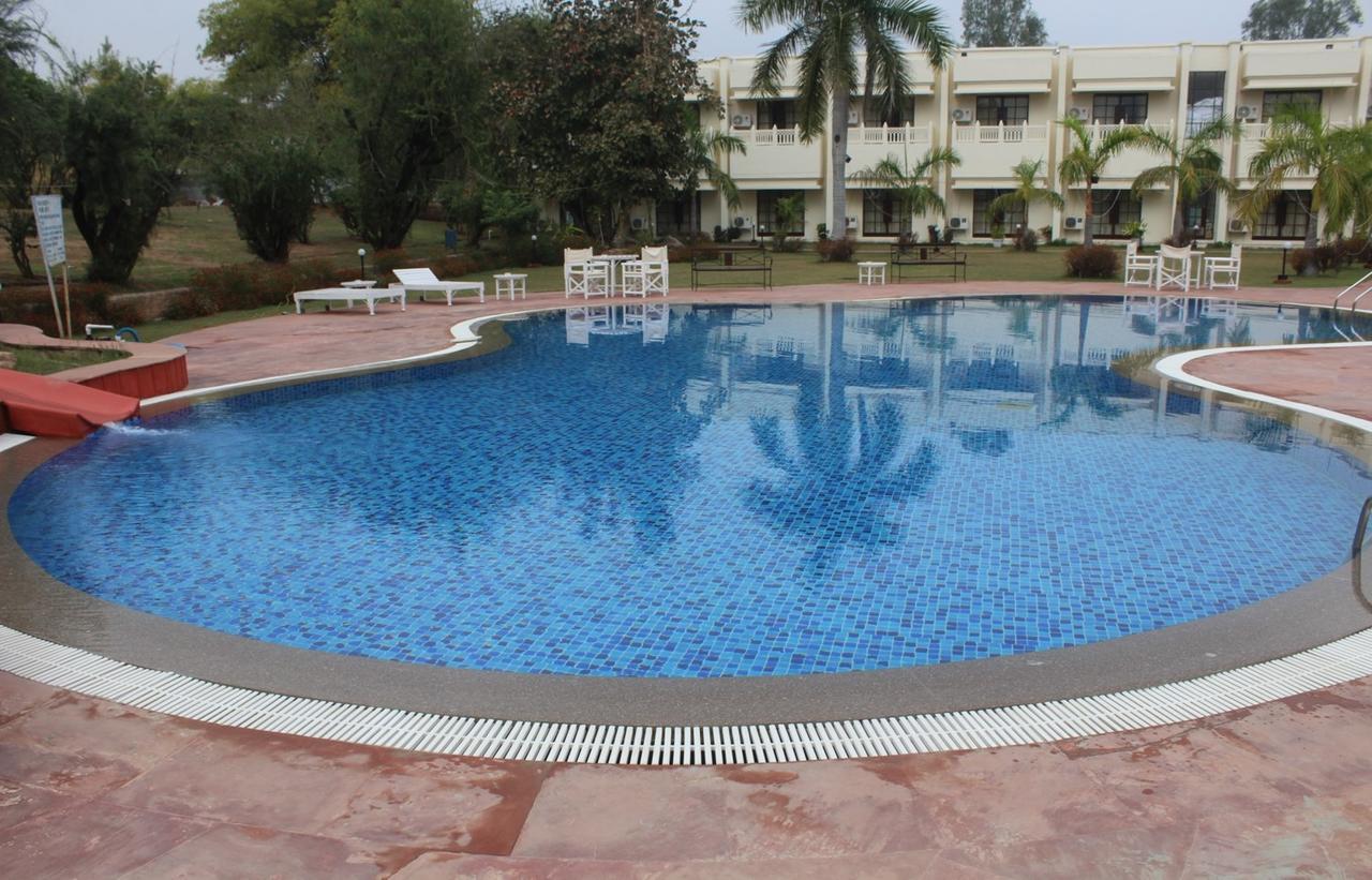 Mint Bundela Resort Khajurāho Extérieur photo