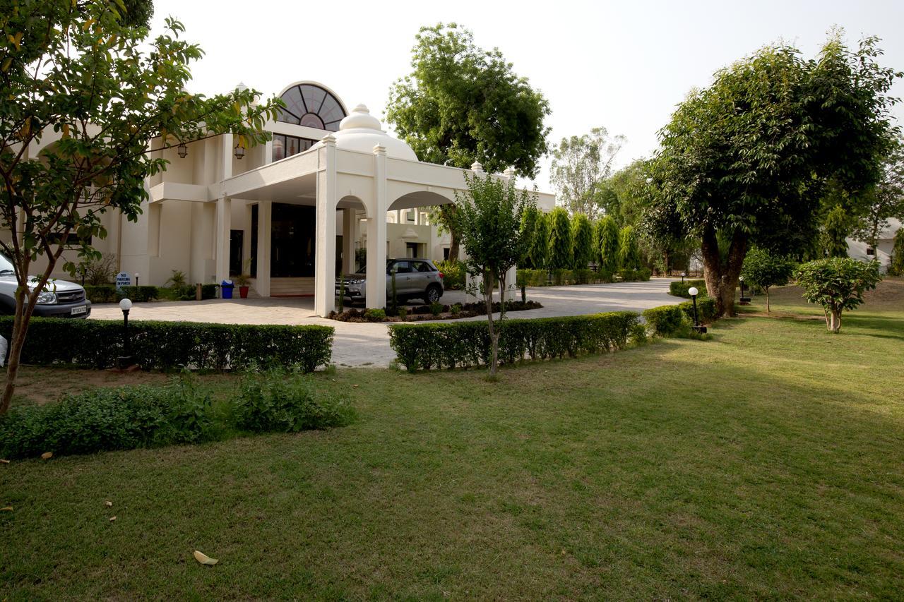 Mint Bundela Resort Khajurāho Extérieur photo