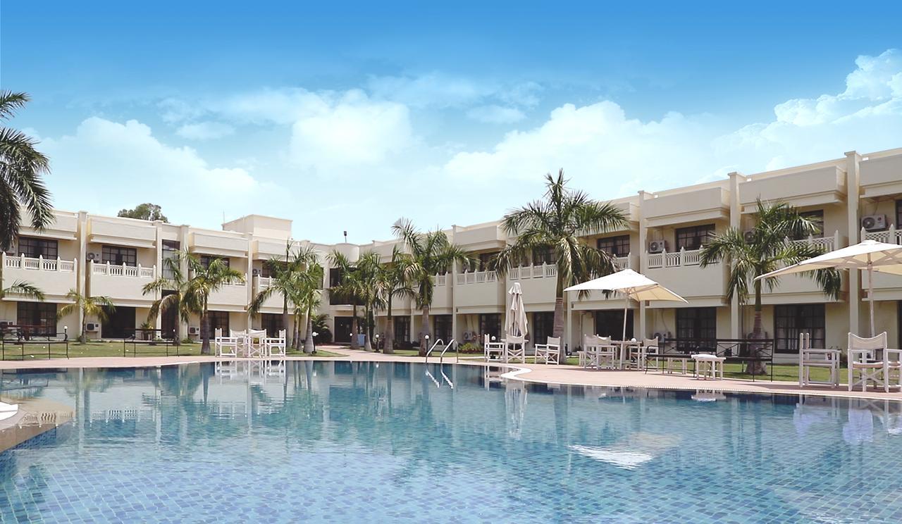 Mint Bundela Resort Khajurāho Extérieur photo